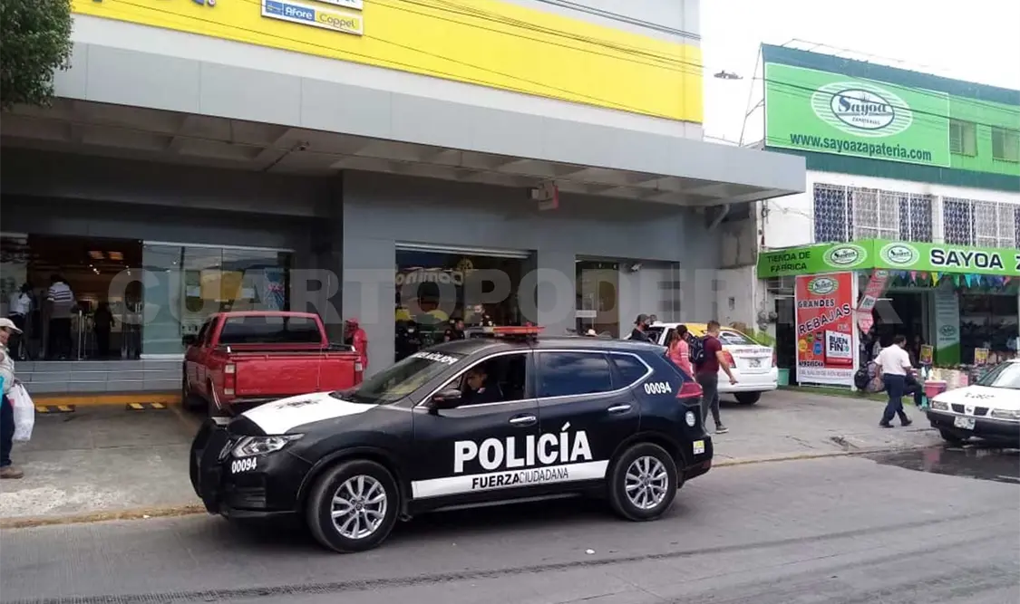 Arrebatan 20 mil pesos a mujer al salir del banco