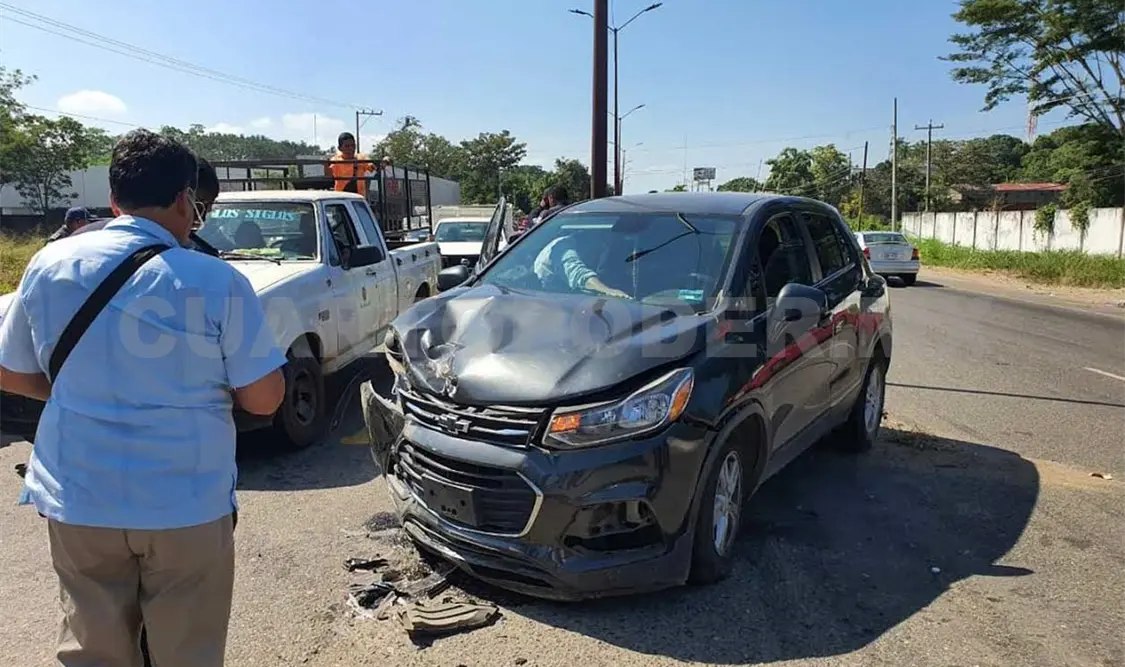 Dama resulta lesionada en accidente carretero