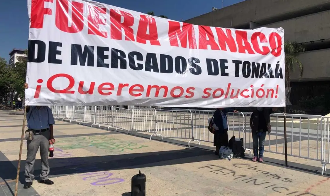 Locatarios piden la salida del presidente municipal, Manuel Narcía Coutiño. José Ortega / CP