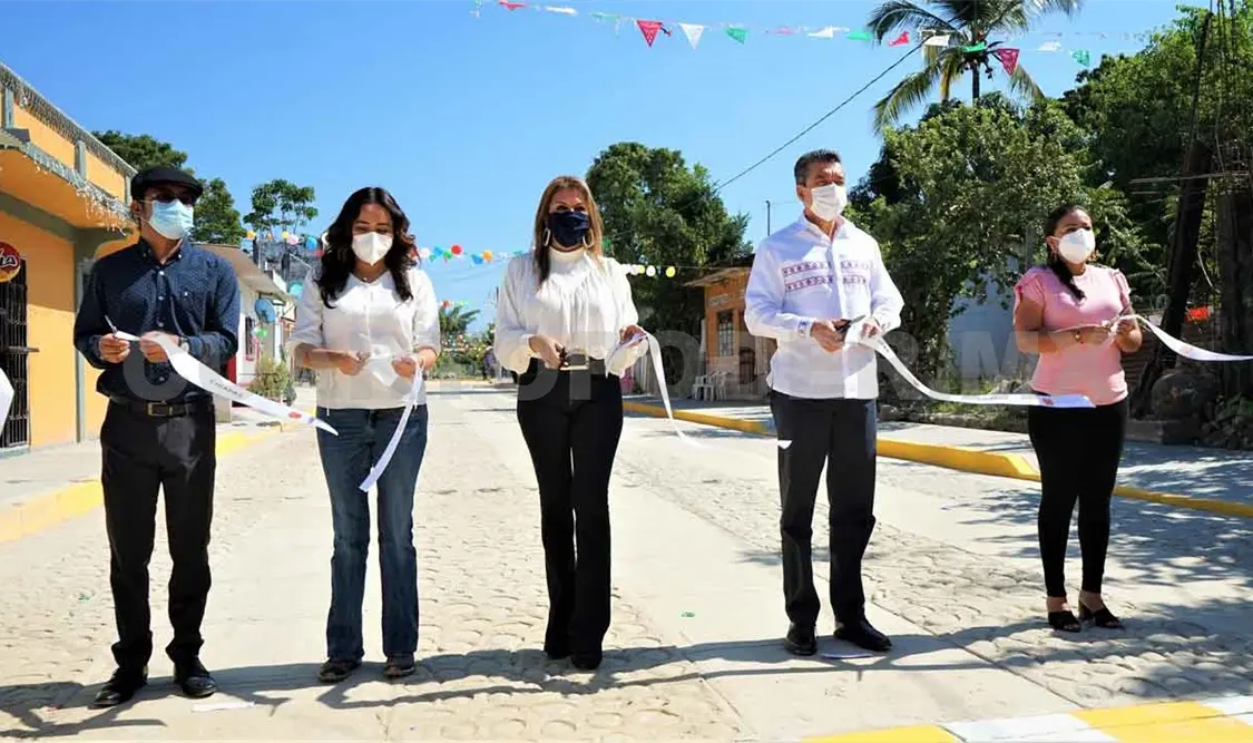 Inaugura REC obras en colonias de Tapachula