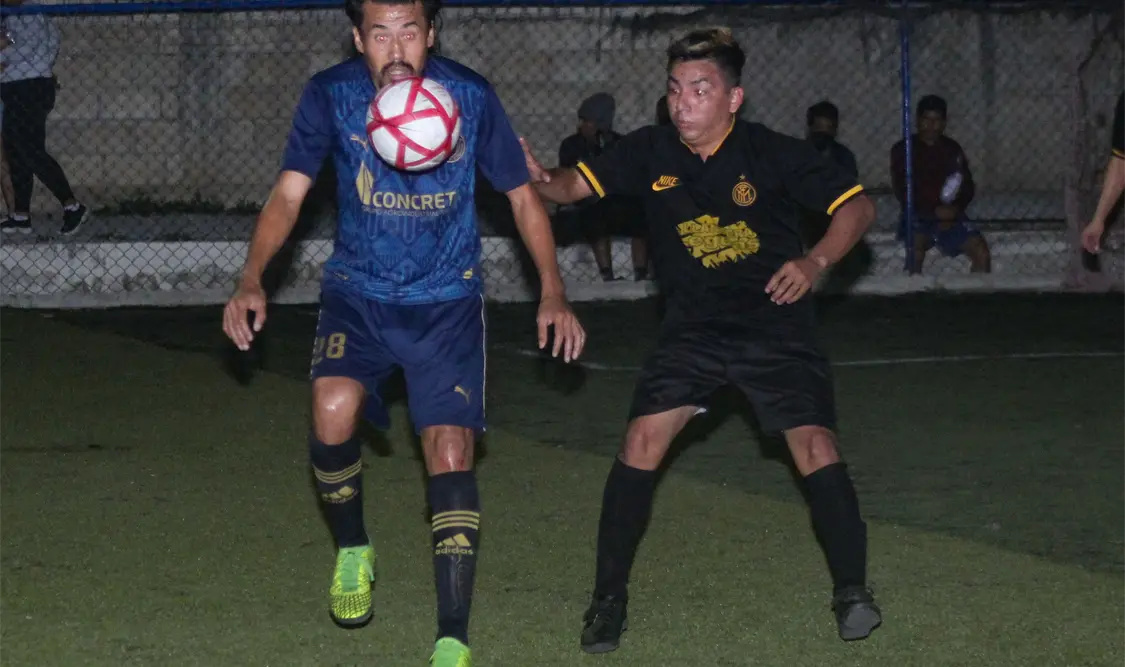 Entretenido partido brindaron ambos equipos, pues se dedicaron a jugar buscando anotar la mayor cantidad de goles. Cortesía