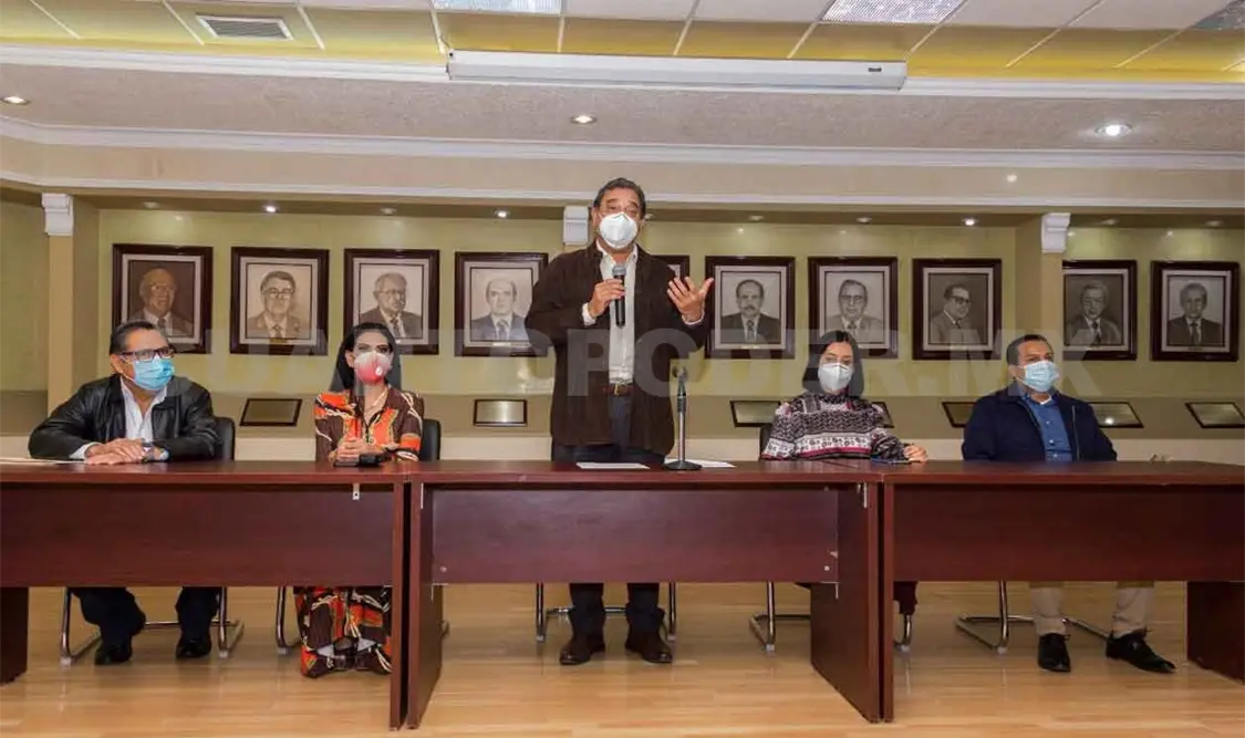 Entregan reconocimientos a servidores de justicia