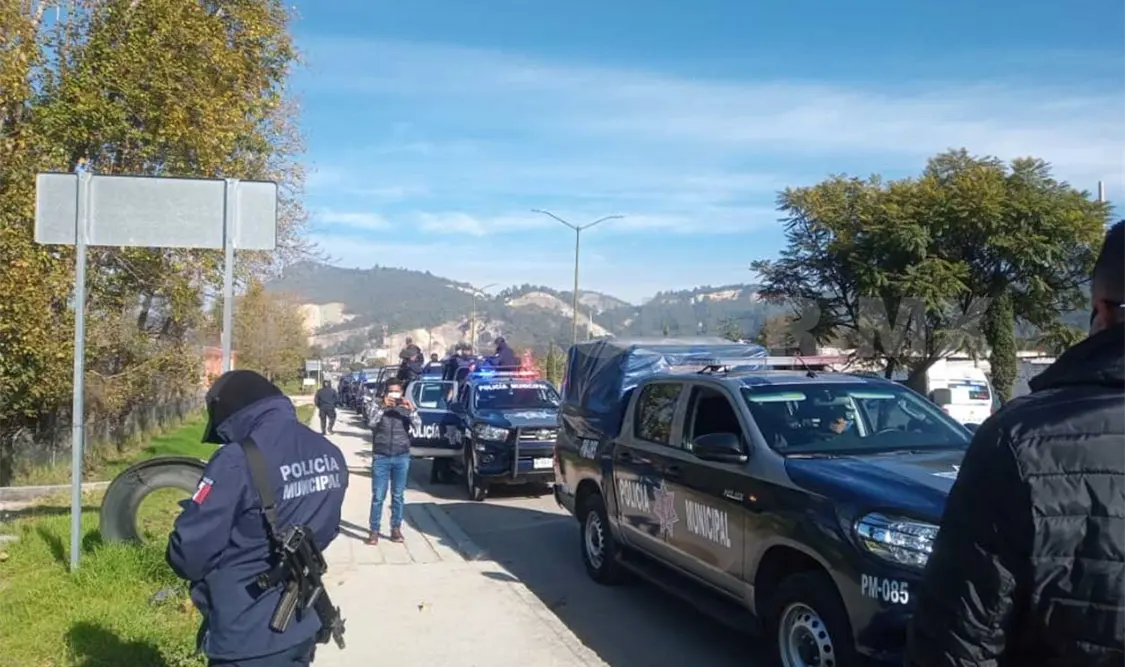 Policías evitan invasión de espacio público
