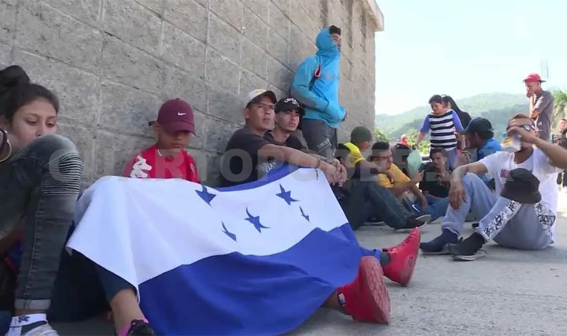 Cientos de migrantes demandan empleo y salud en la frontera