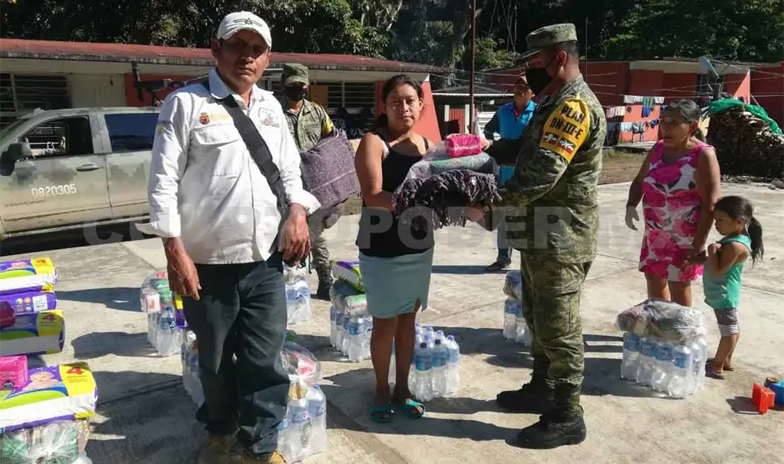 Participa en entrega de ayuda humanitaria