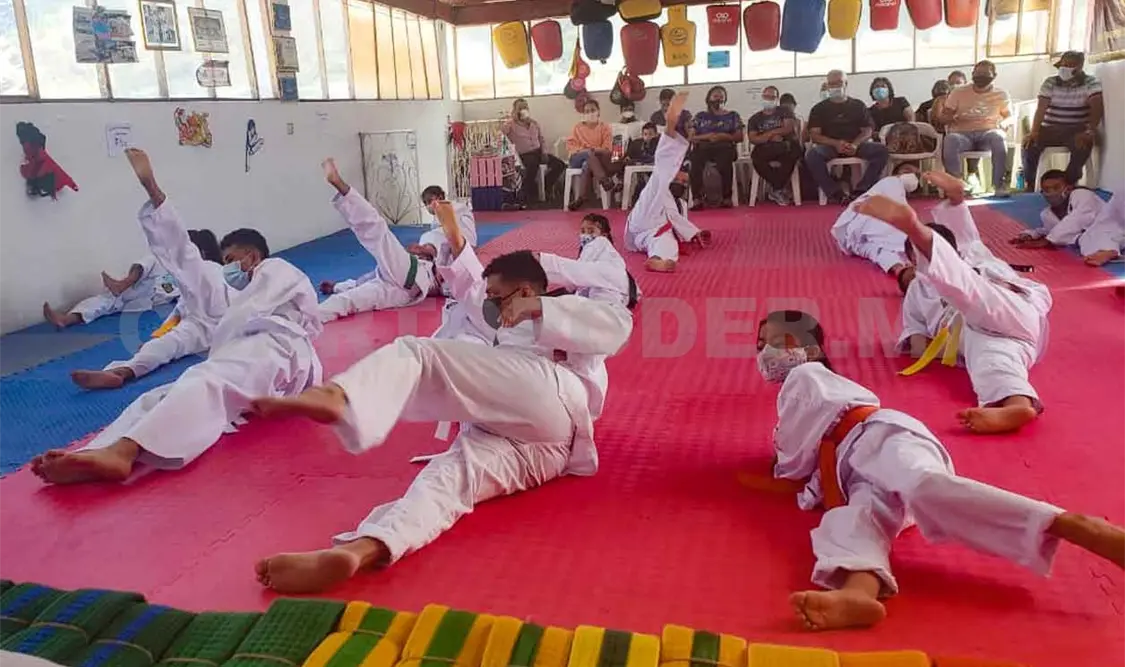 Realizaron examen de grados menores