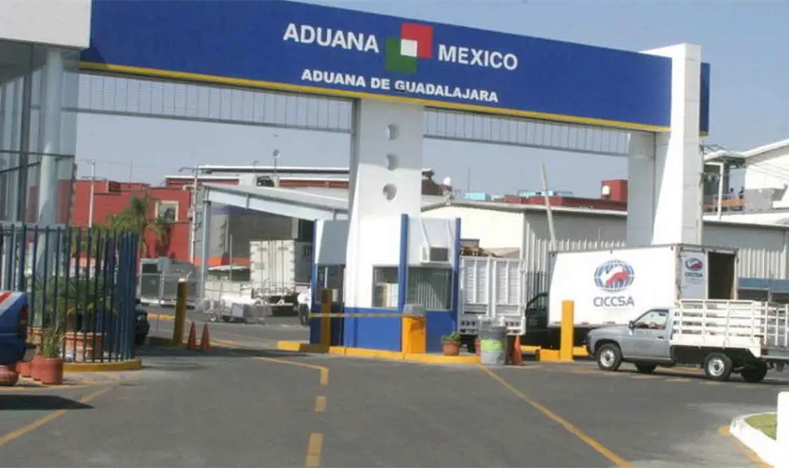 AMLO afirma que está limpiando las aduanas
