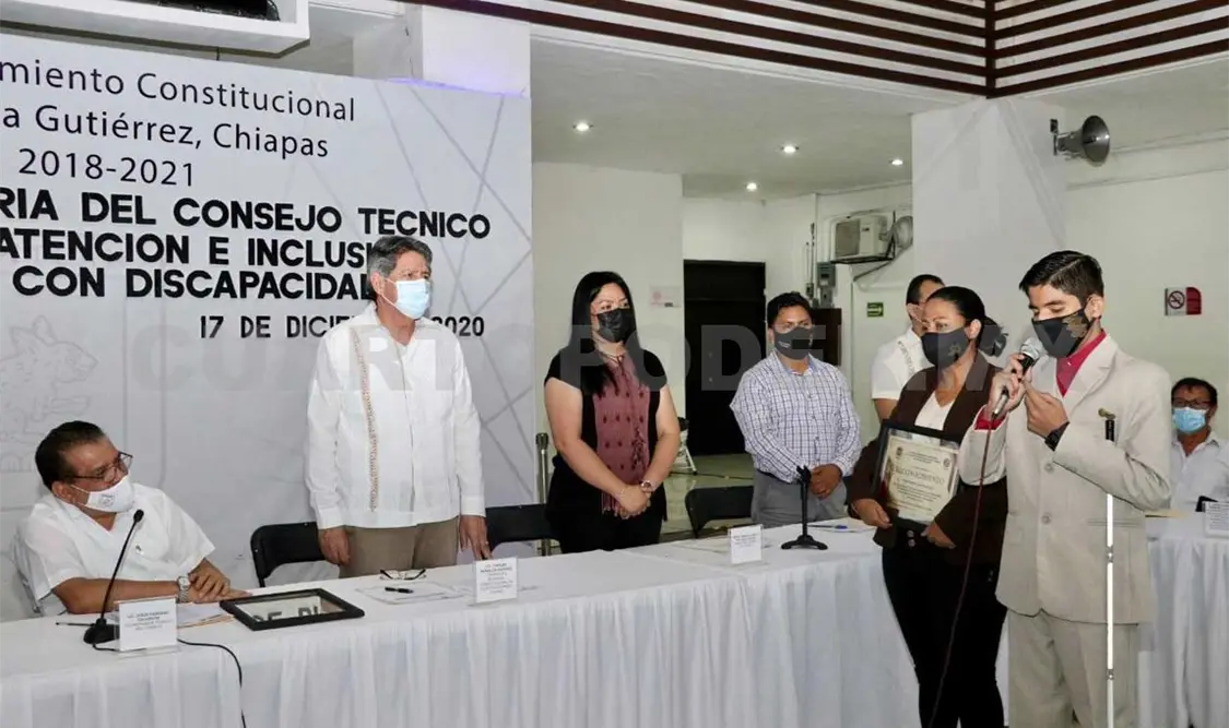 Otorgan reconocimientos a personas con discapacidad