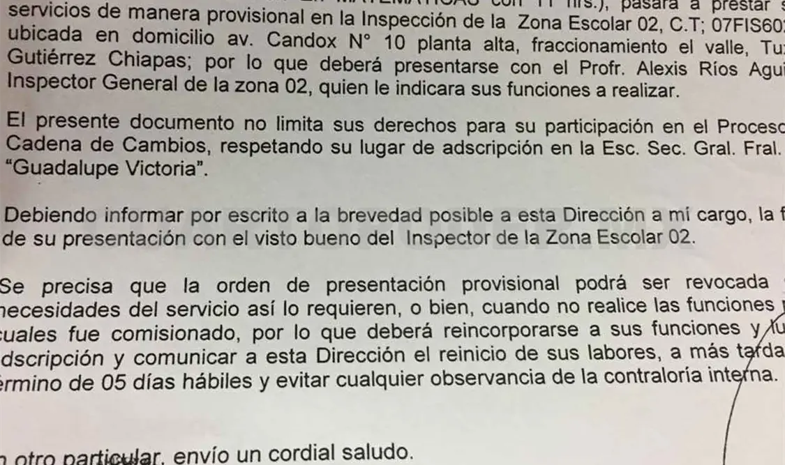 Por conflicto a maestra no le permiten laborar