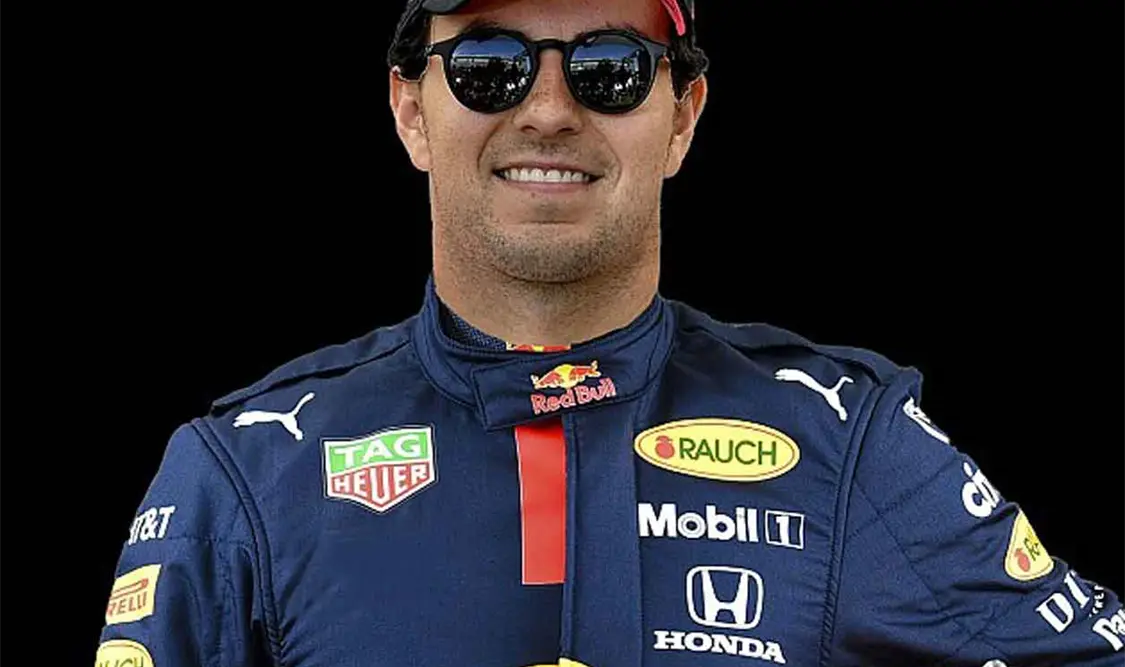 Sergio Pérez firma con Red Bull