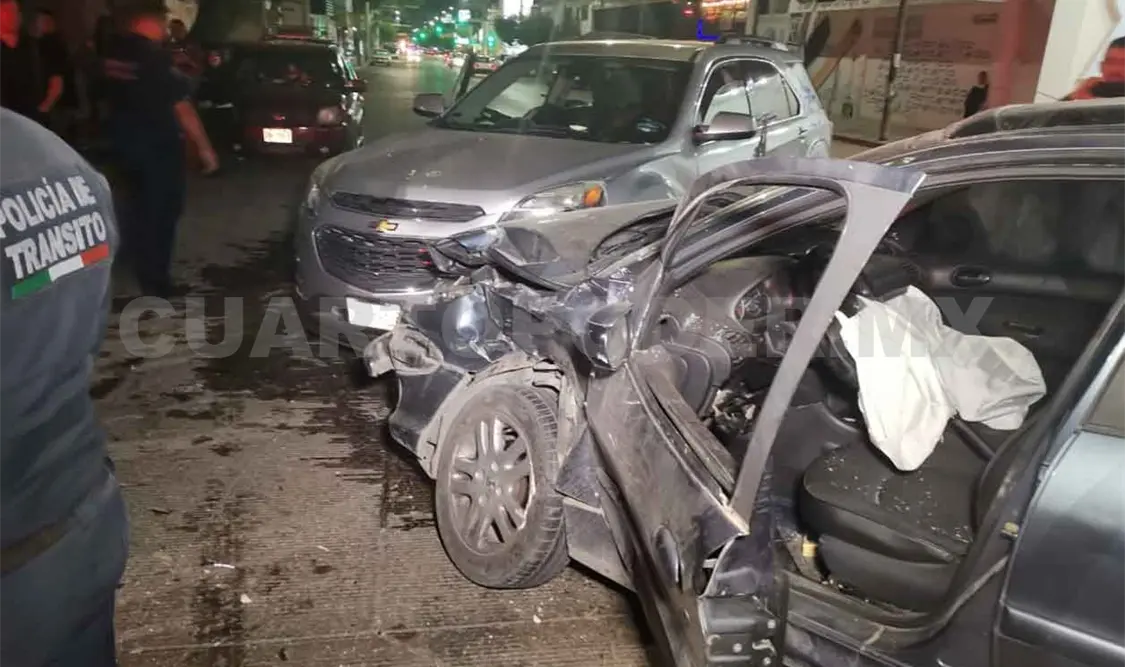 Ebrio provoca carambola; tres lesionados