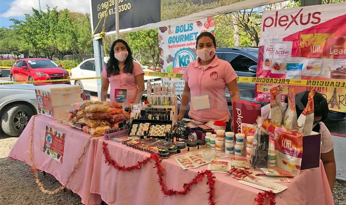 Empresarias realizan bazar a favor de albergue