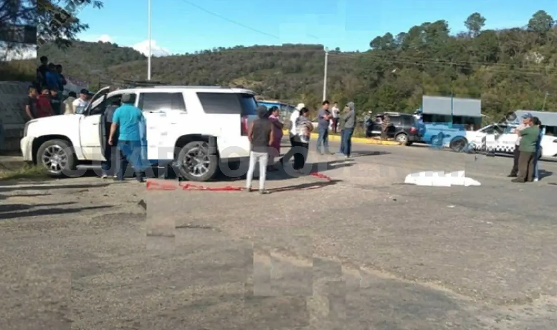 Repartidor se estrella en camioneta y muere