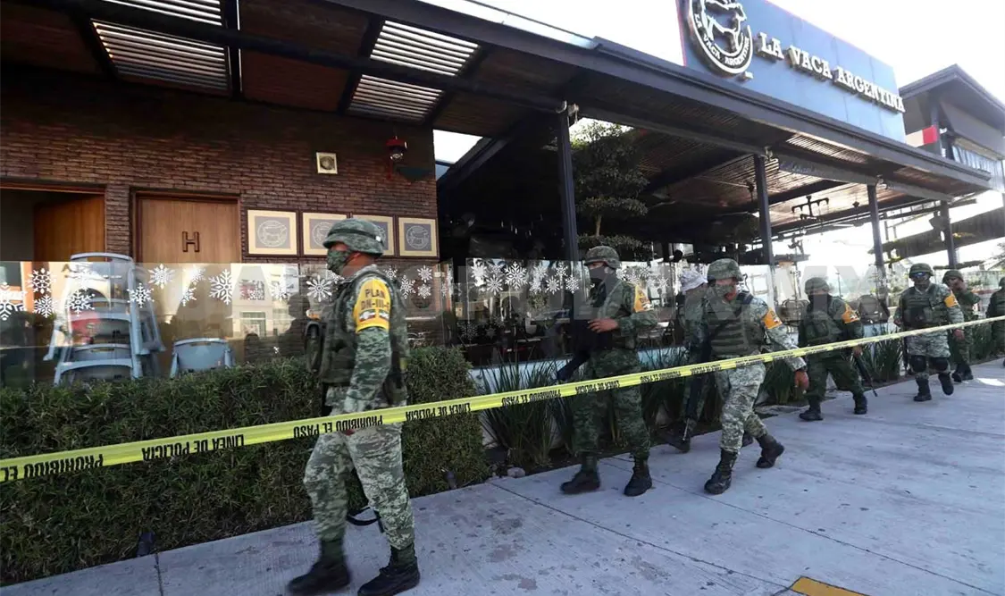 Solís Gómez señaló que los sujetos armados al parecer se llevaron el DVR central de las cámaras de la plaza. El Universal
