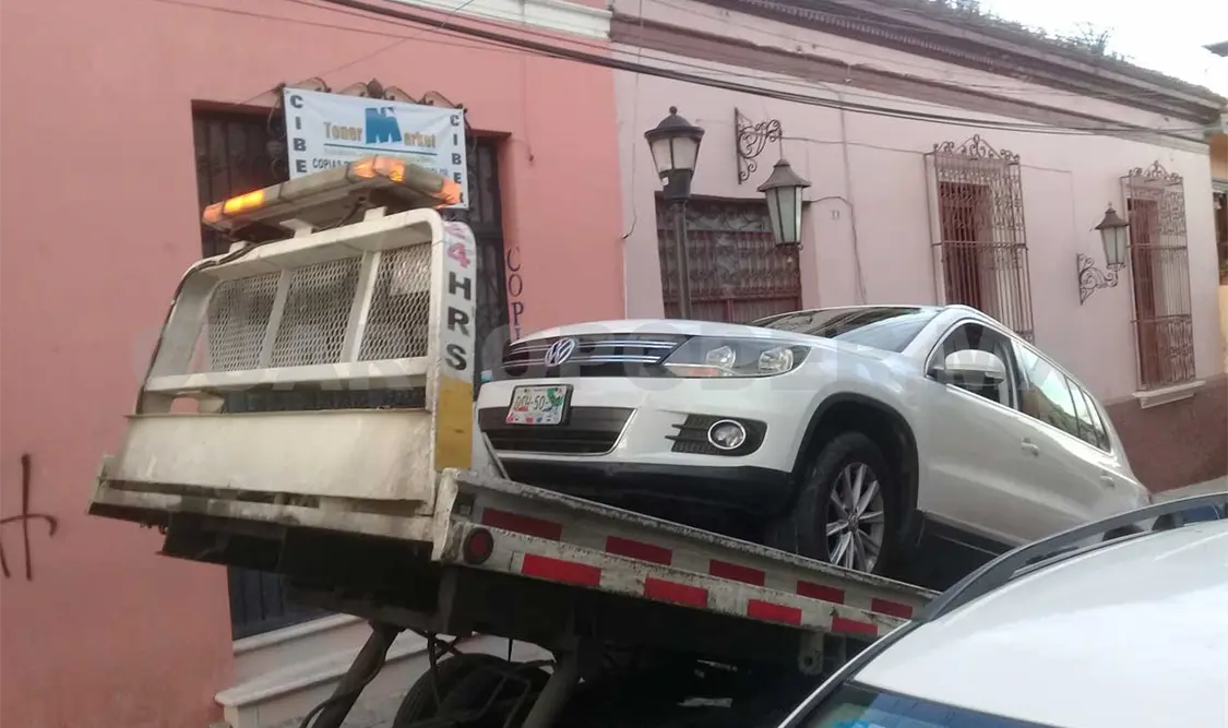Lo detienen por chocar contra patrulla y agresión