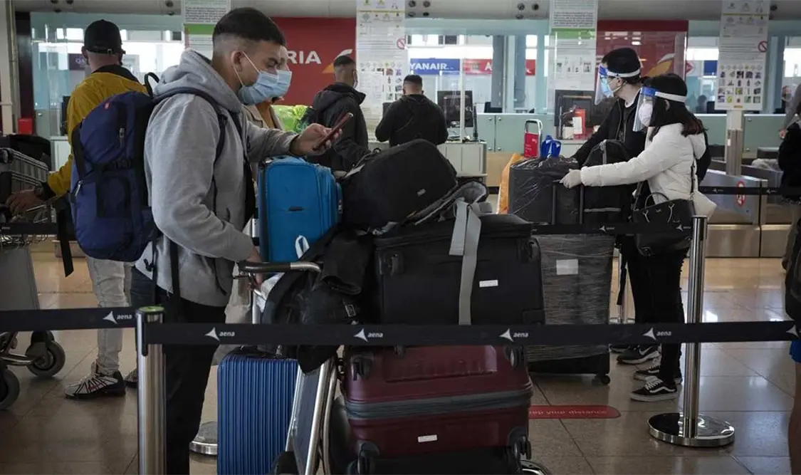 Por nueva cepa analizan cerrar vuelos