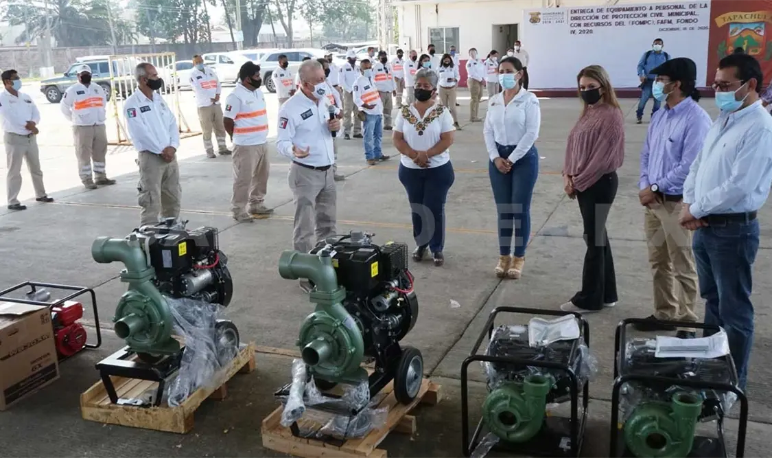 Entregan equipamiento a personal de Protección Civil