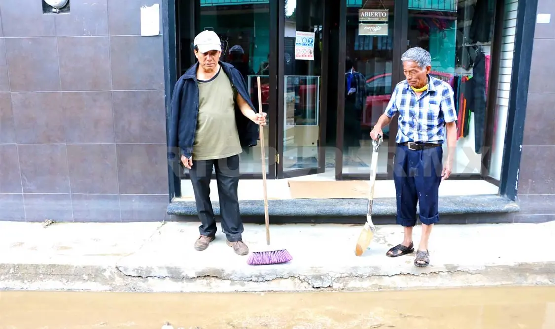 Denuncian fuga de aguas negras en San Cayetano