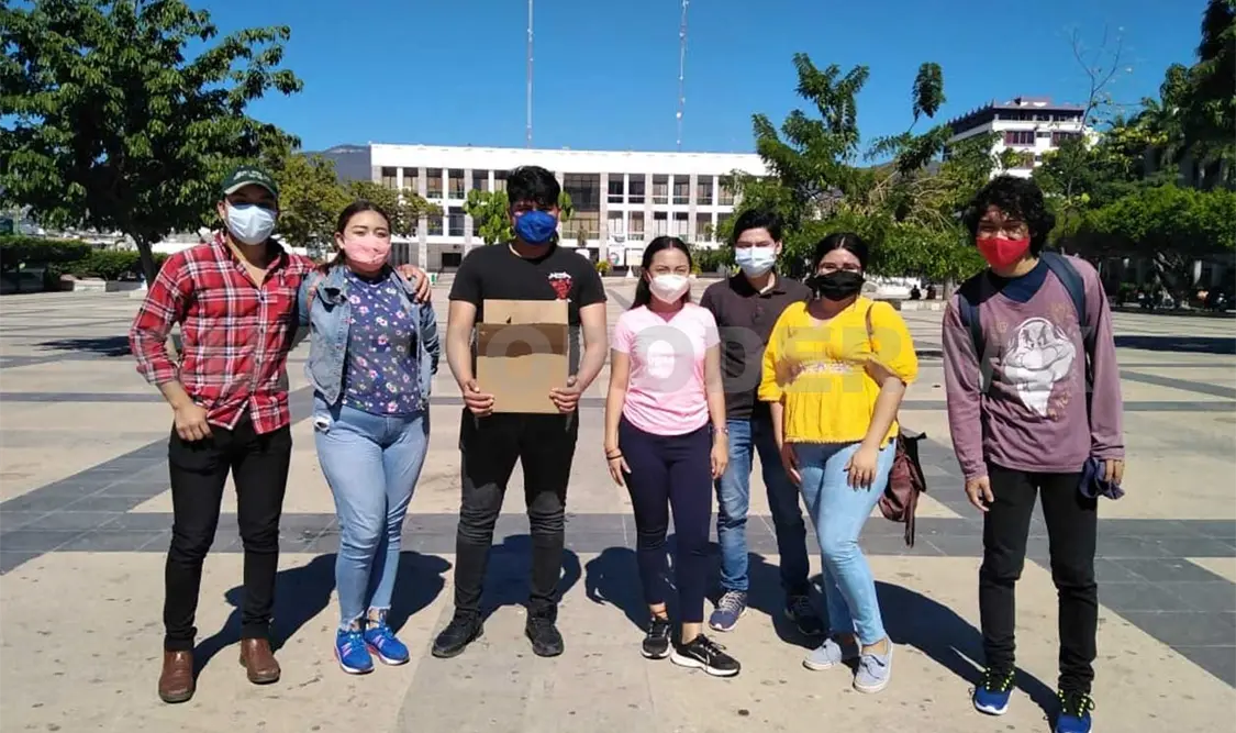 Jóvenes tienden la mano a la población vulnerable
