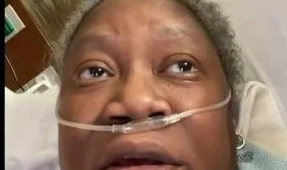 La doctora afroamericana Susan Moore se filmó mientras combatía con el coronavirus. El Universal