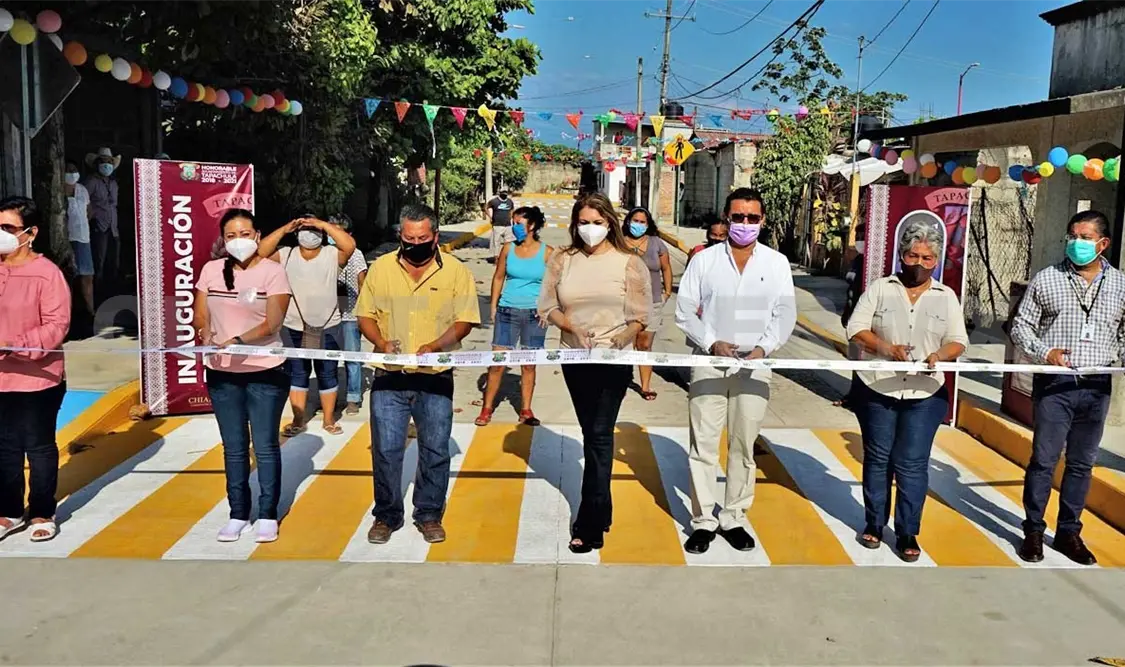 Entregan pavimentación mixta en colonia Santa María