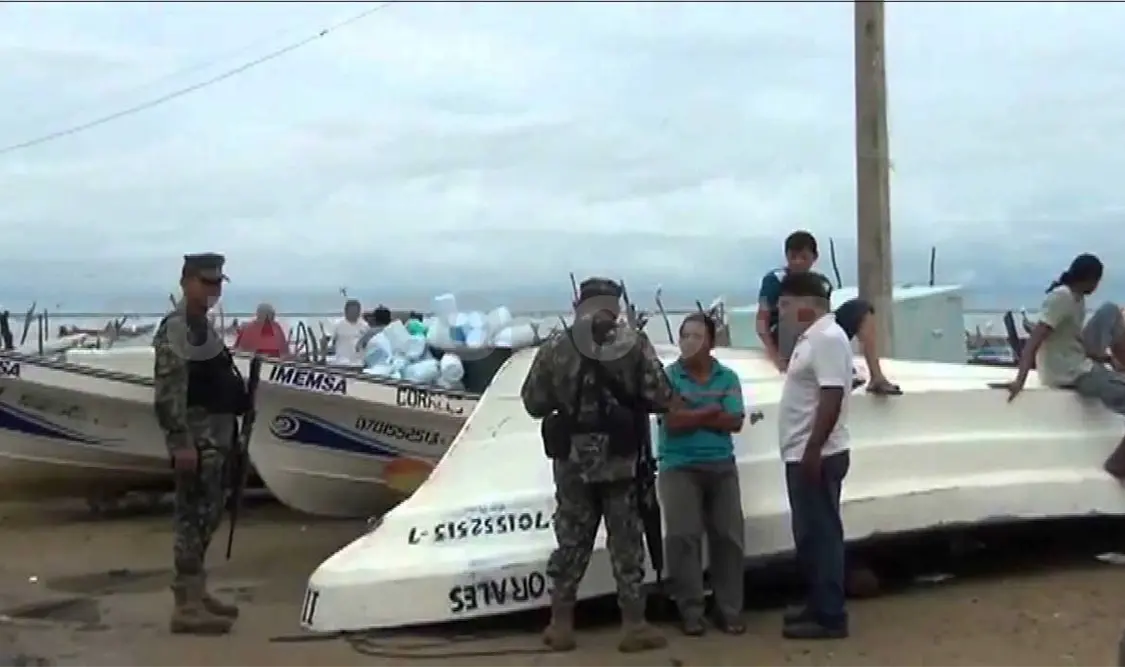 Autoridades buscan a dos pescadores desaparecidos