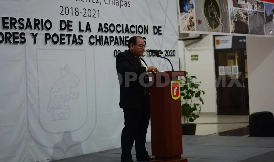 Buscan la profesionalización de los poetas