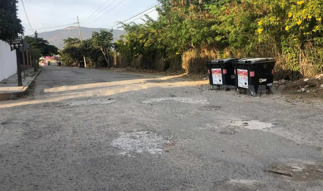 Exigen reparar calles y alumbrado en fraccionamiento