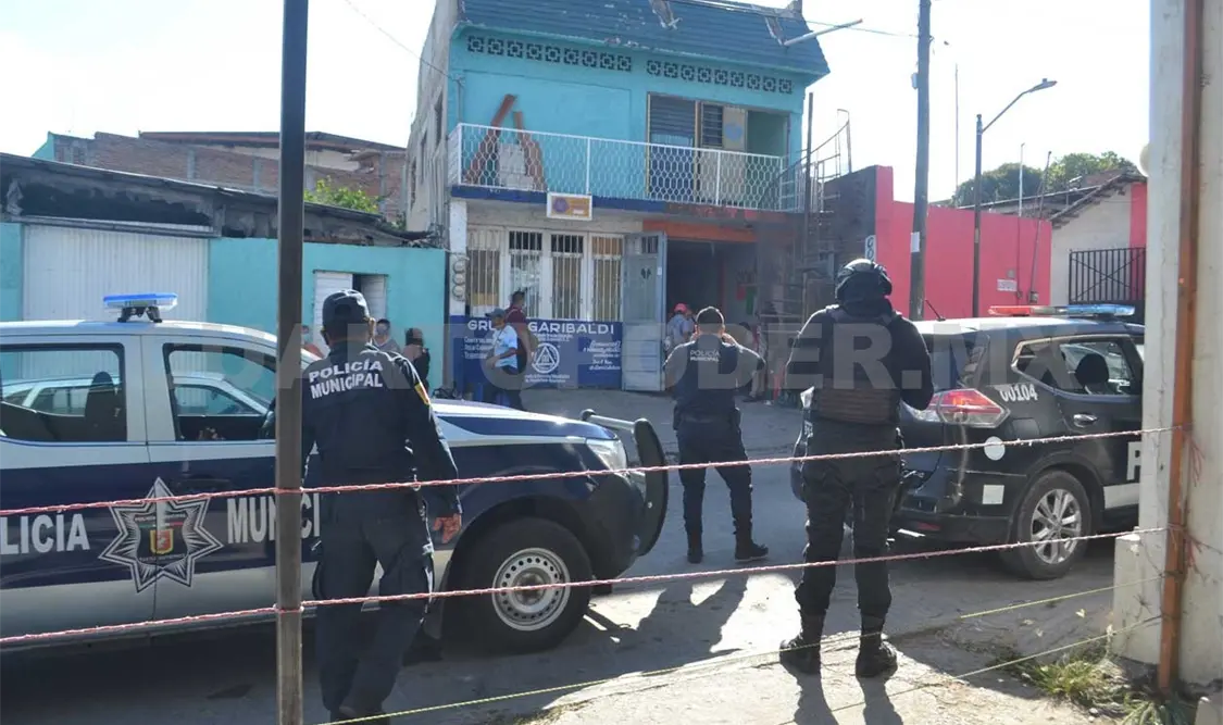 Hieren a jovencita en violento asalto al interior de taquería