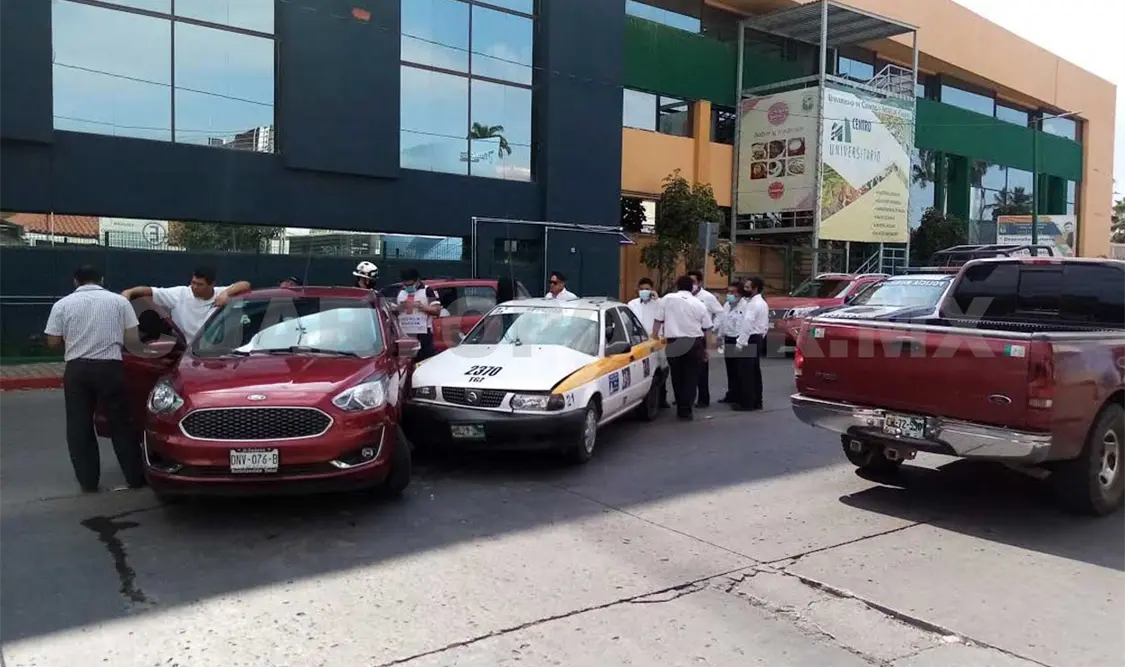 Mala maniobra en avenida y provoca percance