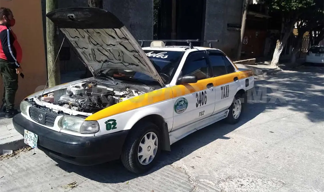 Roban taxi y lo encuentran desvalijado a unos metros
