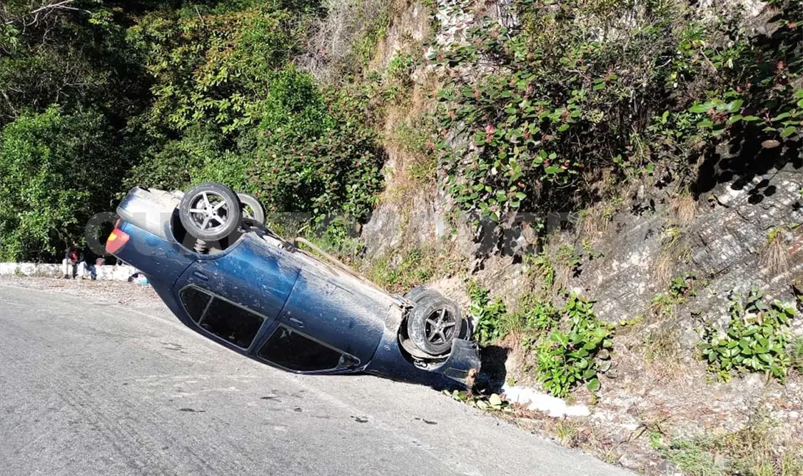 Sobrevive una familia a accidente carretero