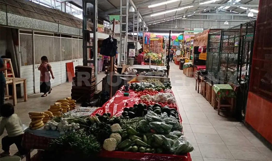 Locatarios del mercado no acatan medidas de salud