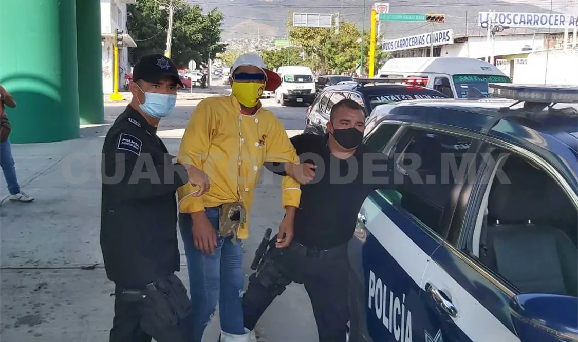 Arrebata con violencia celular a mujer y lo detienen