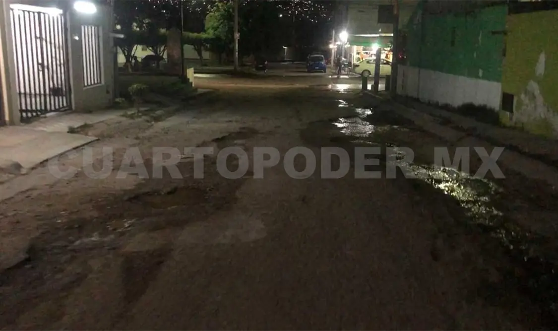 Exigen reparación de calles en la colonia El Bosque