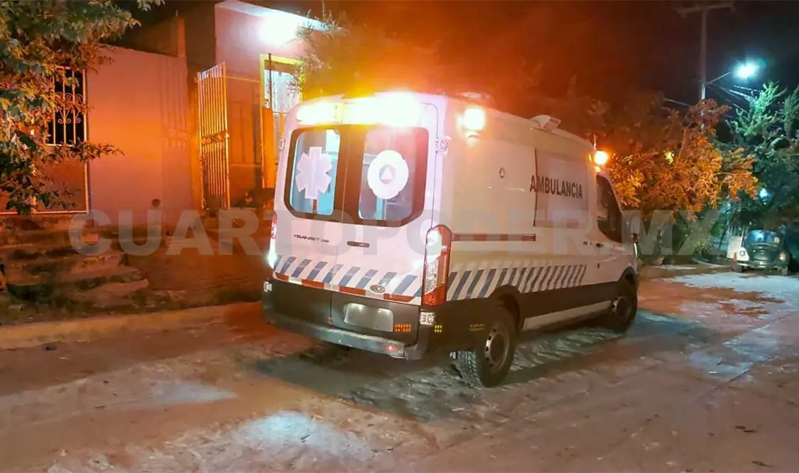 Lo encuentran ahorcado en ventana, pero lo salvan