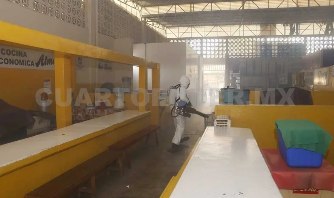 Realizan desinfección en el mercado San Juan