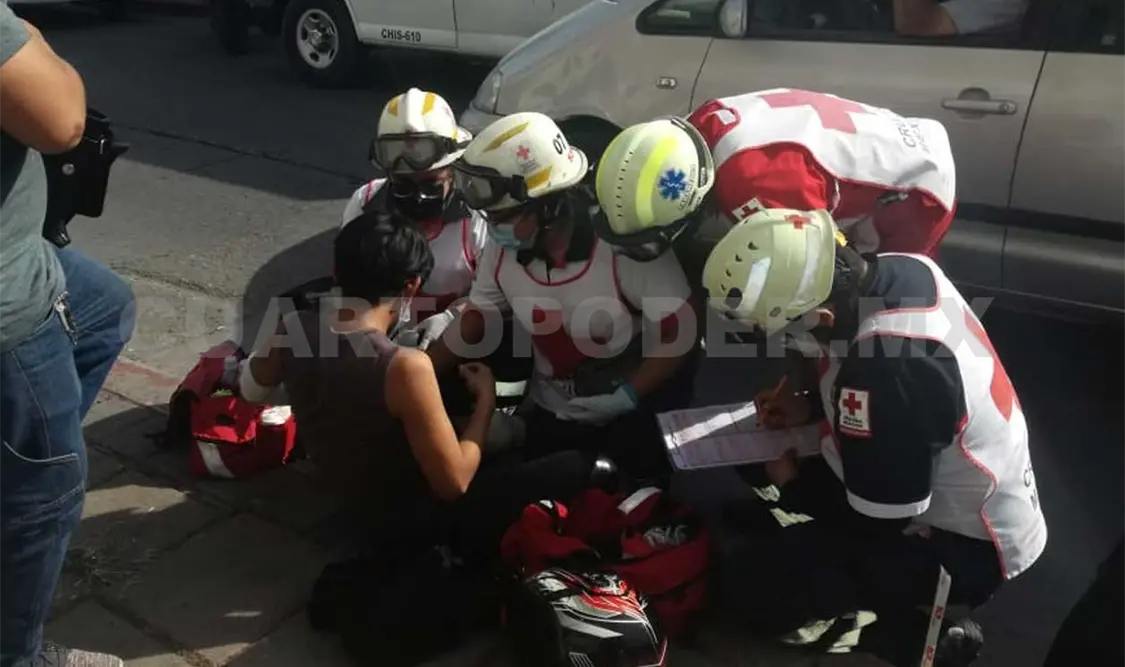 Embisten a motorista; resulta con varias lesiones