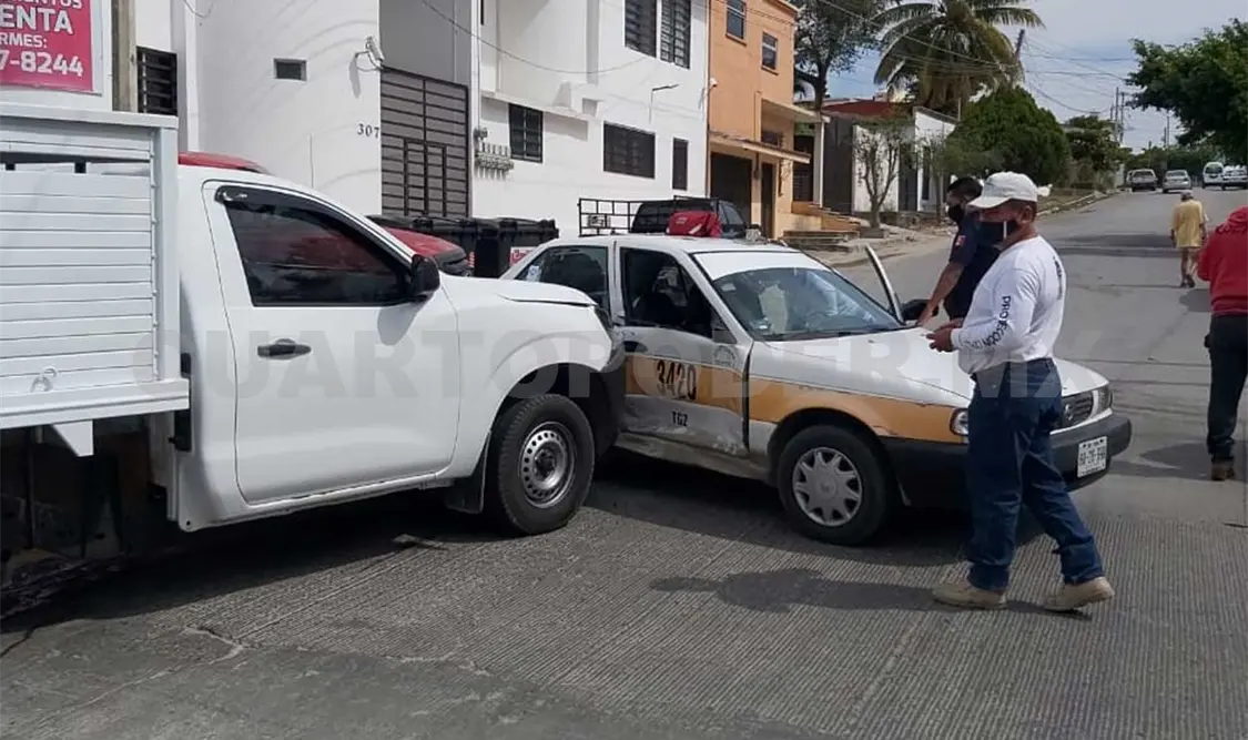 Pasajera resulta herida en percance automovilístico