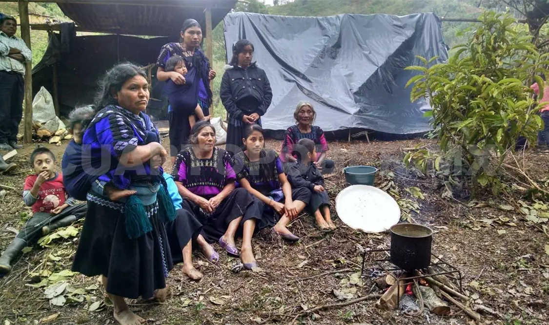 Amenazan desplazados que seguirán con toma de caseta