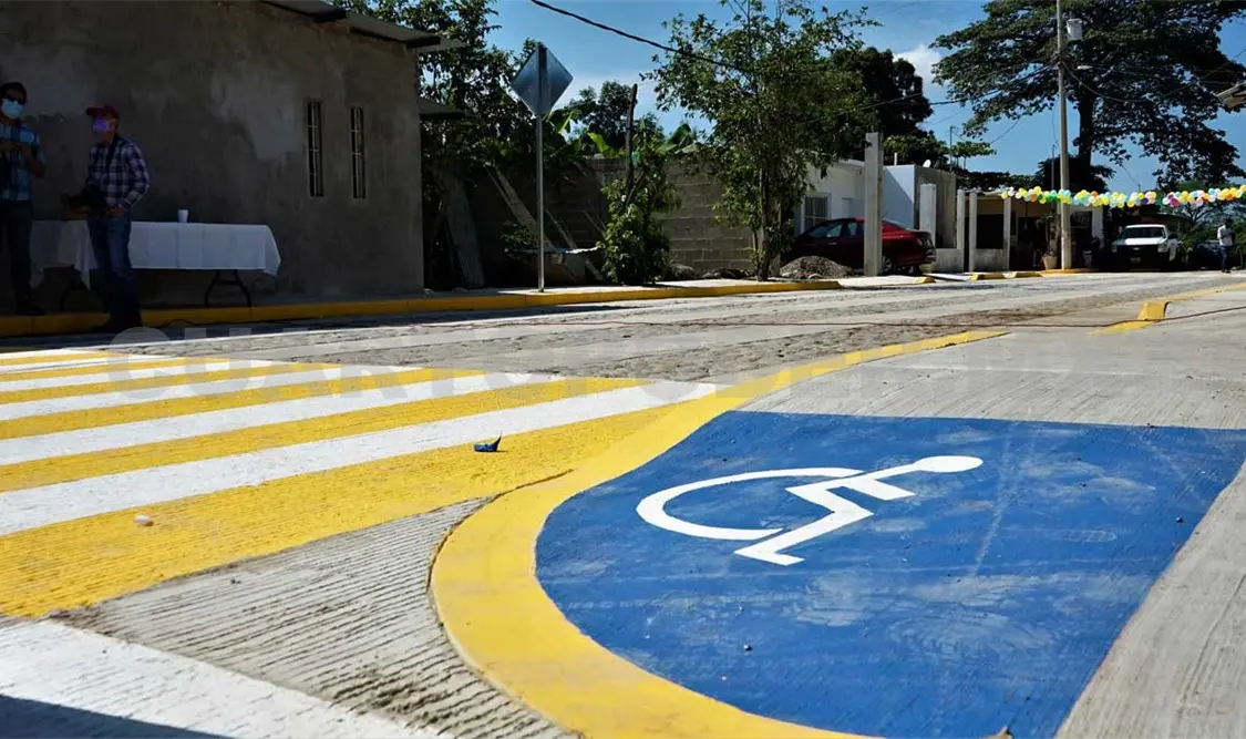 Entregan pavimentación de calles en Tapachula