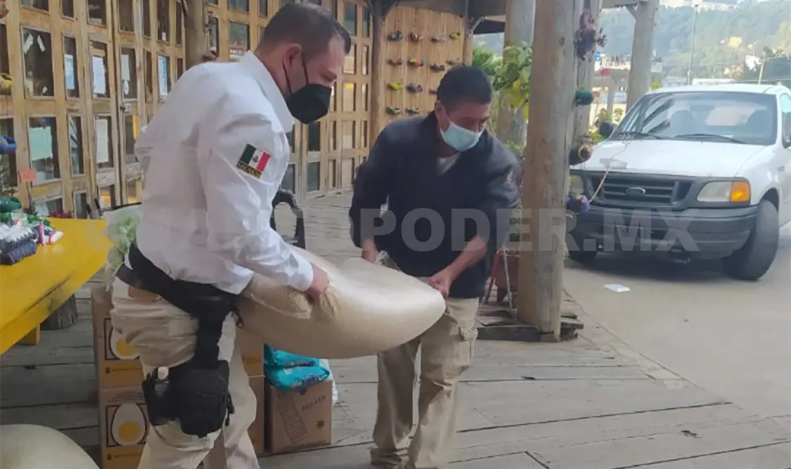 Brindan ayuda humanitaria a población desplazada