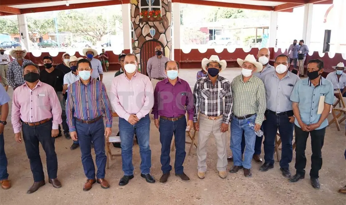 Se reúne con líderes de la zona sur de Ocozocoautla