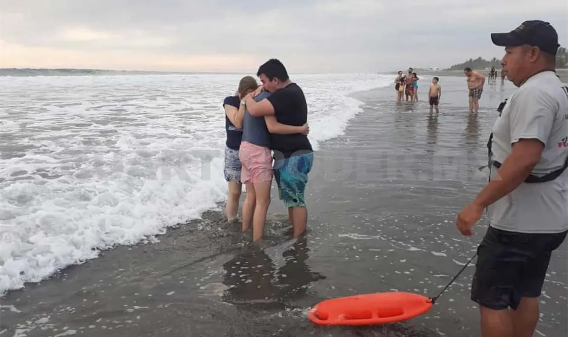 El joven ingresó a nadar, pero de un momento a otro fue arrastrado por el fuerte oleaje mar adentro. CP