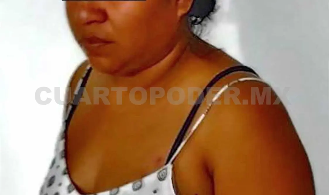 Detienen a mujer por robo y daños en autos