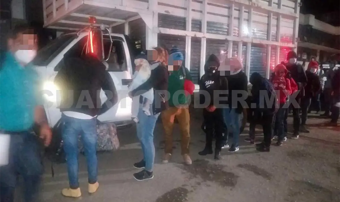 Detienen a sujeto con 46 migrantes en retén