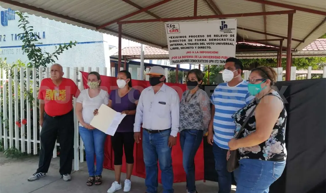 Protestan docentes ante imposición de director