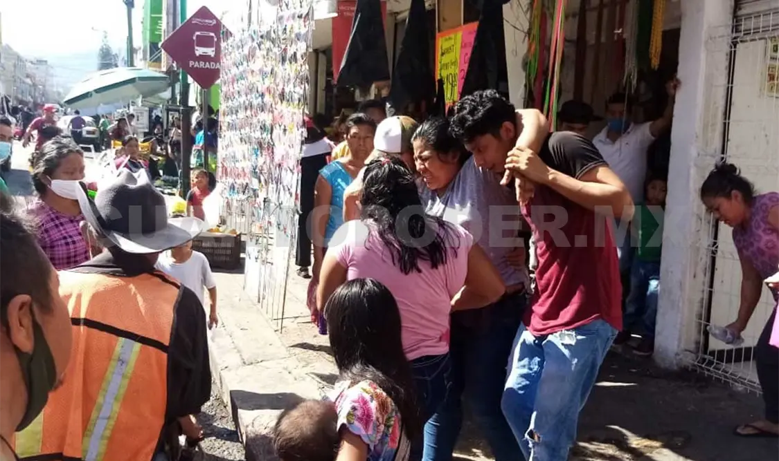 Fiscales lesionan a mujer ambulante en el mercado