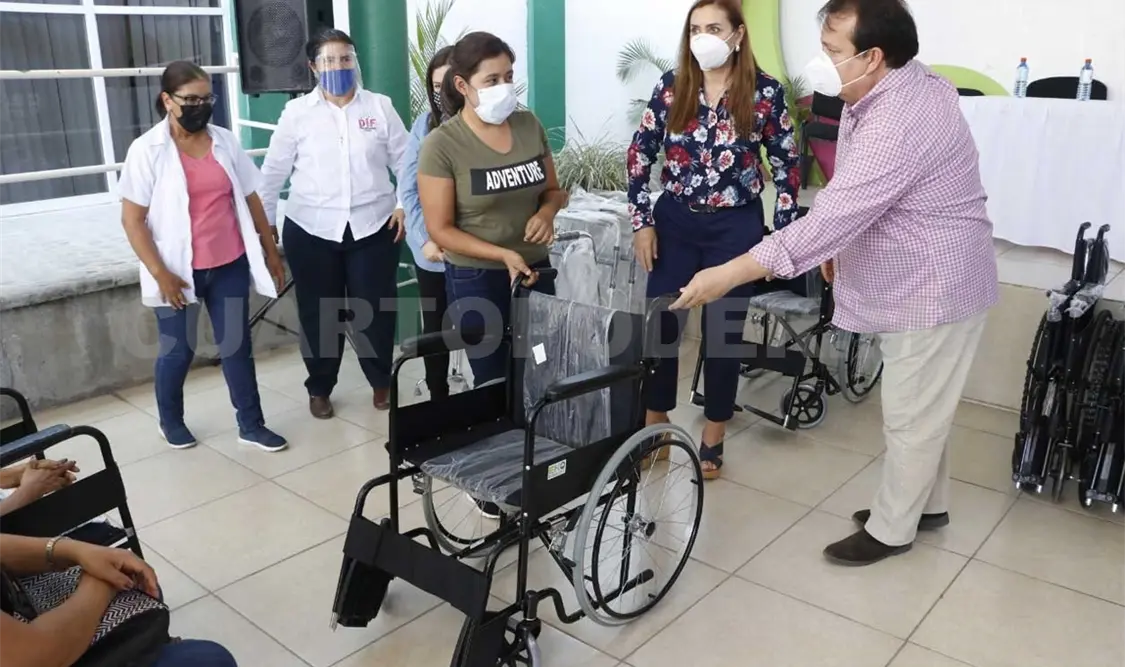 Gracias al gobernador entregan ayudas técnicas en Villaflores