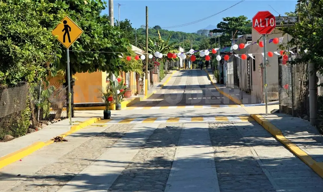 Habitantes de la colonia Pacayalito 2 recibieron obra de pavimentación mixta de calles. CP